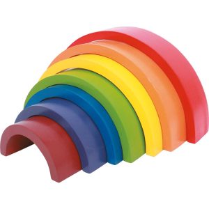 Regenbogenteile aus Holz in den Regenbogenfarben